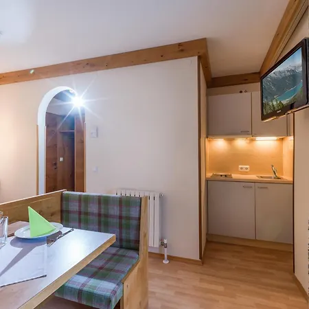 Rofan Apartment