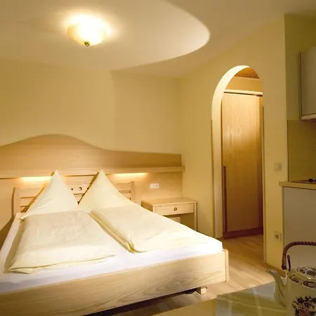 Rofan Apartment